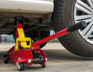 一定要保證千斤頂的類型與駕駛環境相對應