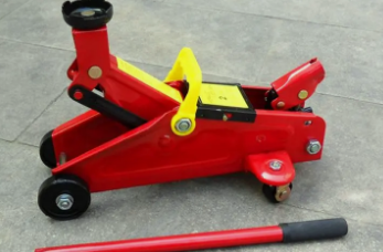 臥式千斤頂的低位頂升能力比不上爪式千斤頂