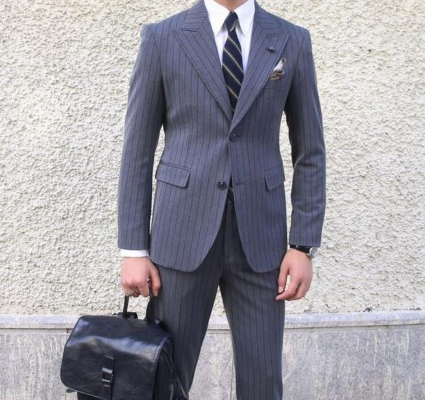 西服定做的過程涉及到多個(gè)重要的環(huán)節(jié)和步驟，